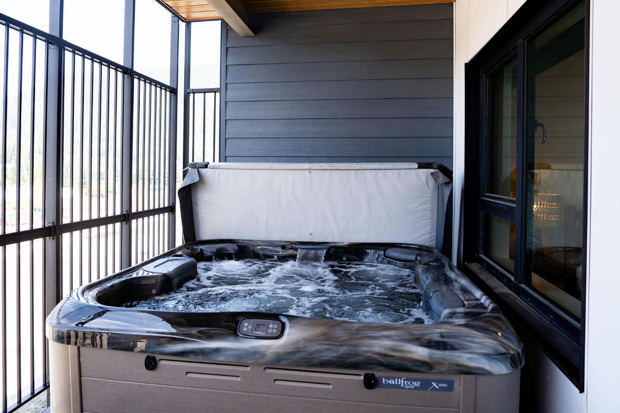 Alpine Haven By Revelstoke Vacations Apartment Bagian luar foto