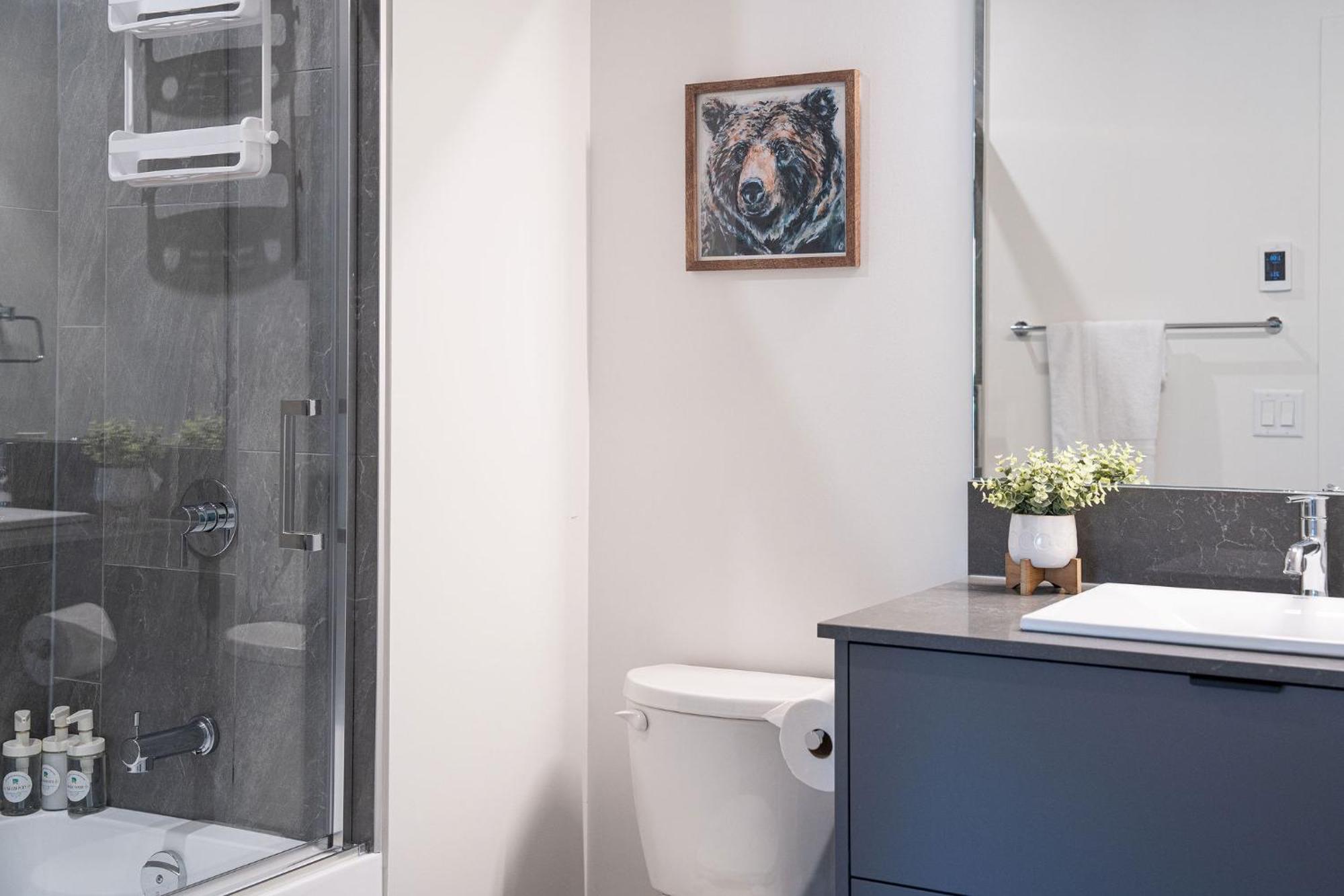 Alpine Haven By Revelstoke Vacations Apartment Bagian luar foto