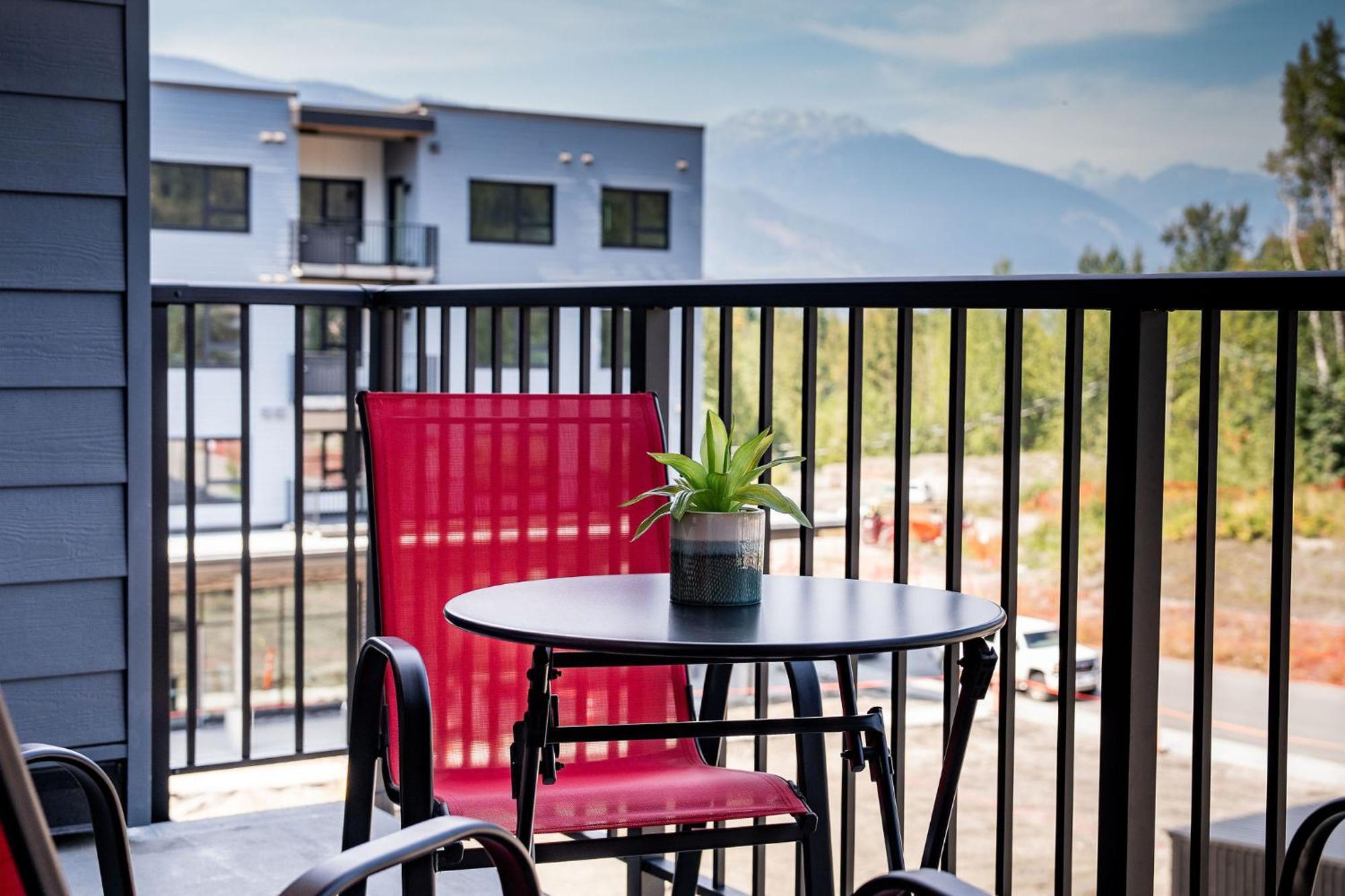 Alpine Haven By Revelstoke Vacations Apartment Bagian luar foto