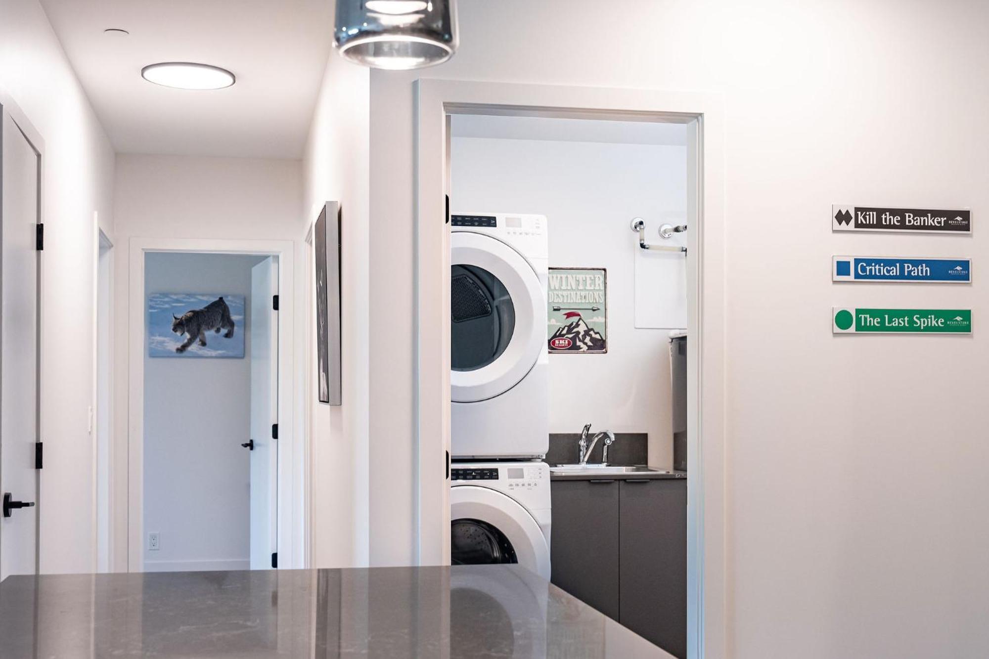 Alpine Haven By Revelstoke Vacations Apartment Bagian luar foto