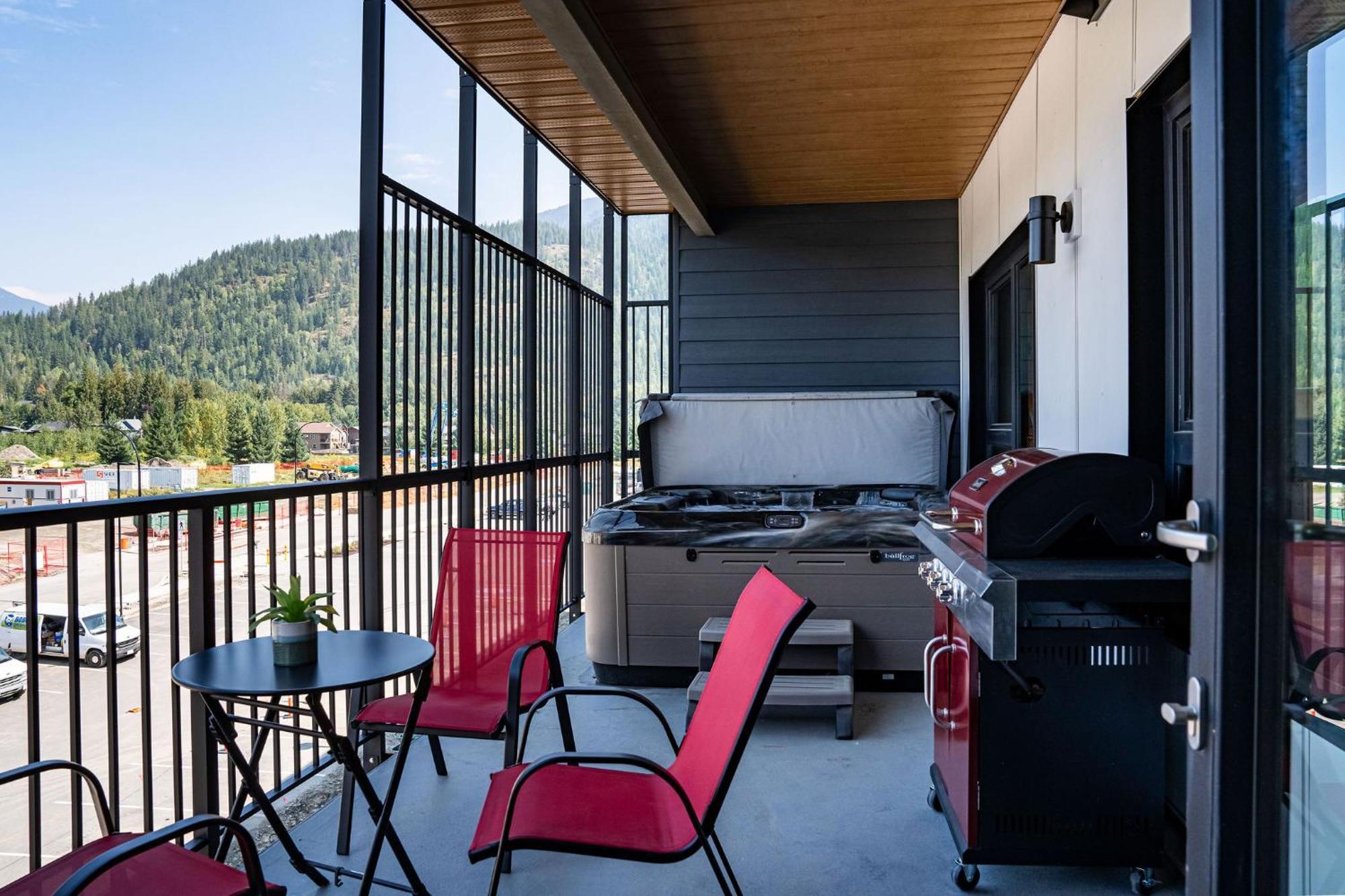 Alpine Haven By Revelstoke Vacations Apartment Bagian luar foto