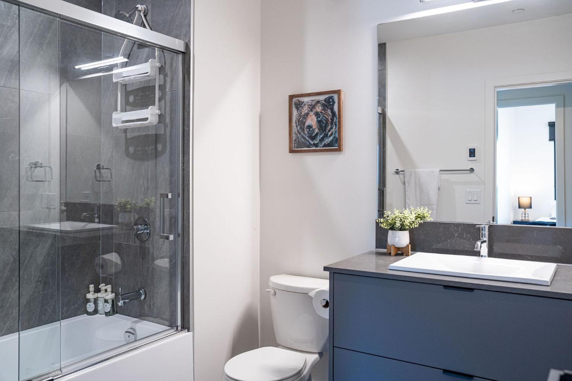 Alpine Haven By Revelstoke Vacations Apartment Bagian luar foto