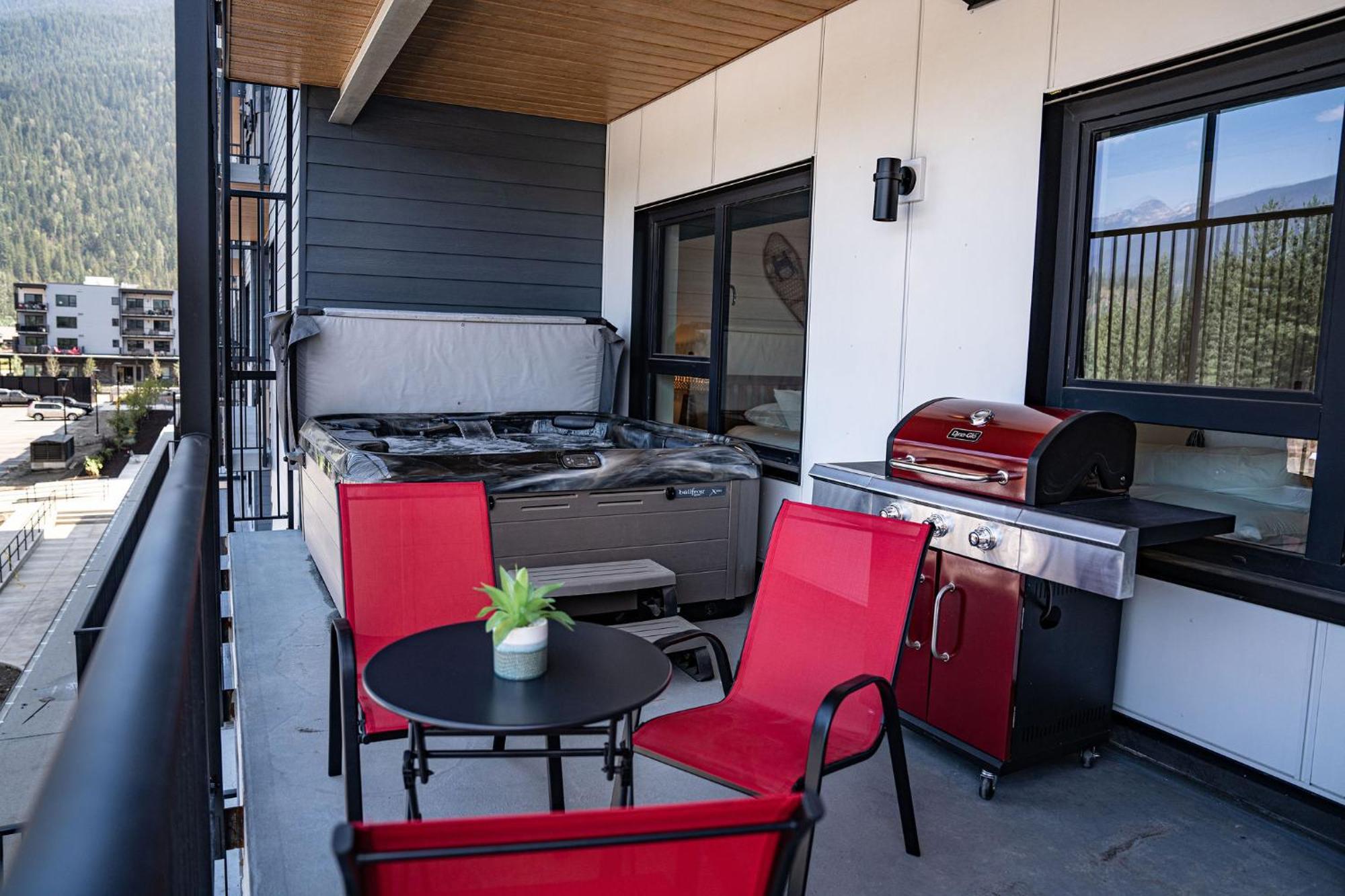 Alpine Haven By Revelstoke Vacations Apartment Bagian luar foto
